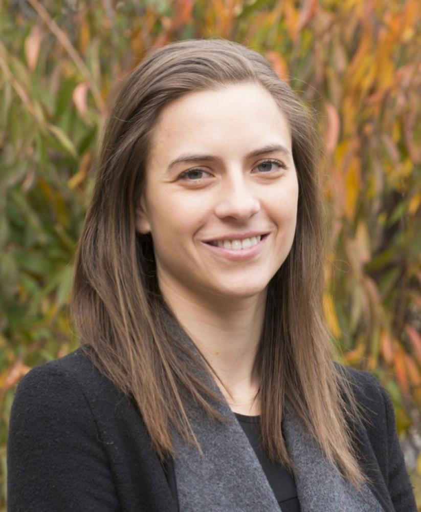 Dr Rheanna Mainzer